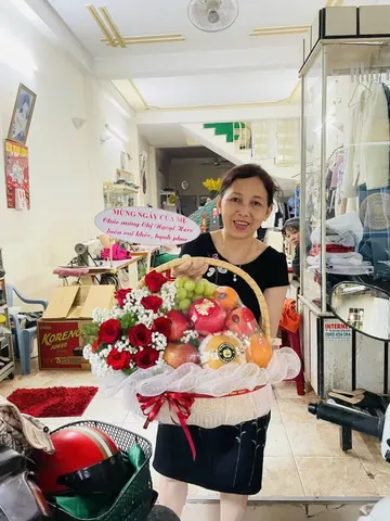 Khách hàng nhận khai trương tại 365HappyFlower