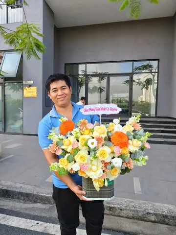 Khách hàng nhận khai trương tại 365HappyFlower